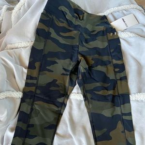 Victoria’s Secret PINK Camo Leggings Size M